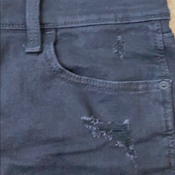 Size 10 distressed black shorts Old Navy - Picture 3 of 4